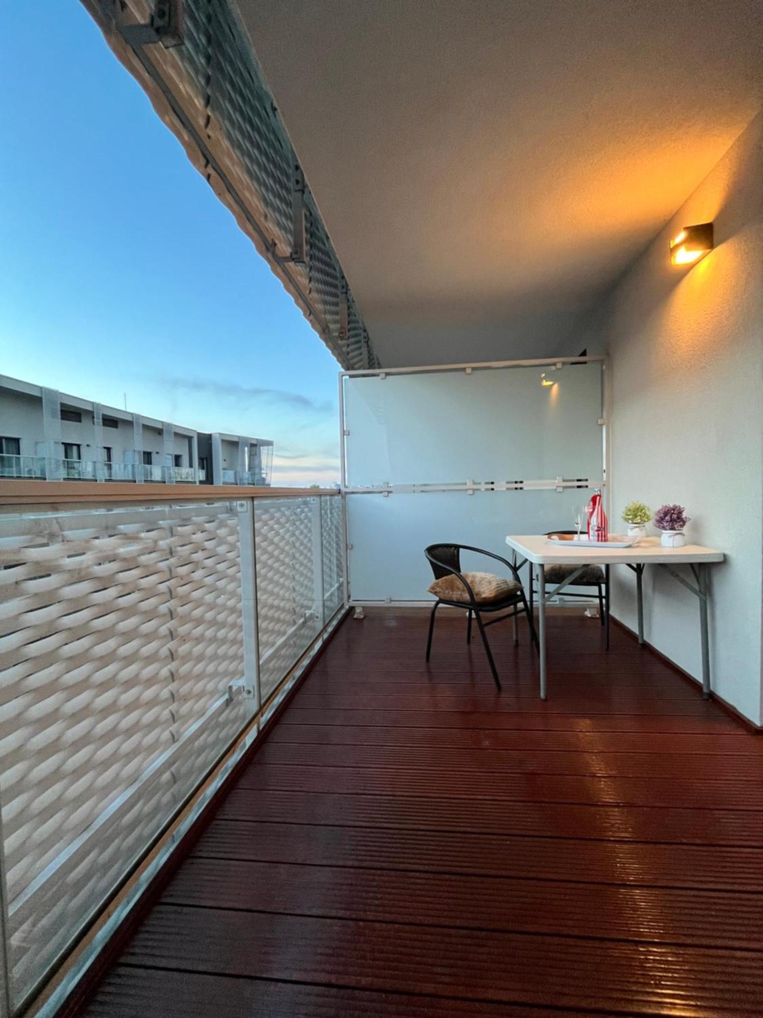 Family House By The River Odra -Panoramic Terrace - 3Room Apartment With 2 Separate Bedrooms And 2 Balconies By Wroapart-Pl- Perfect For Family & Business Stays Wrocław Exteriör bild