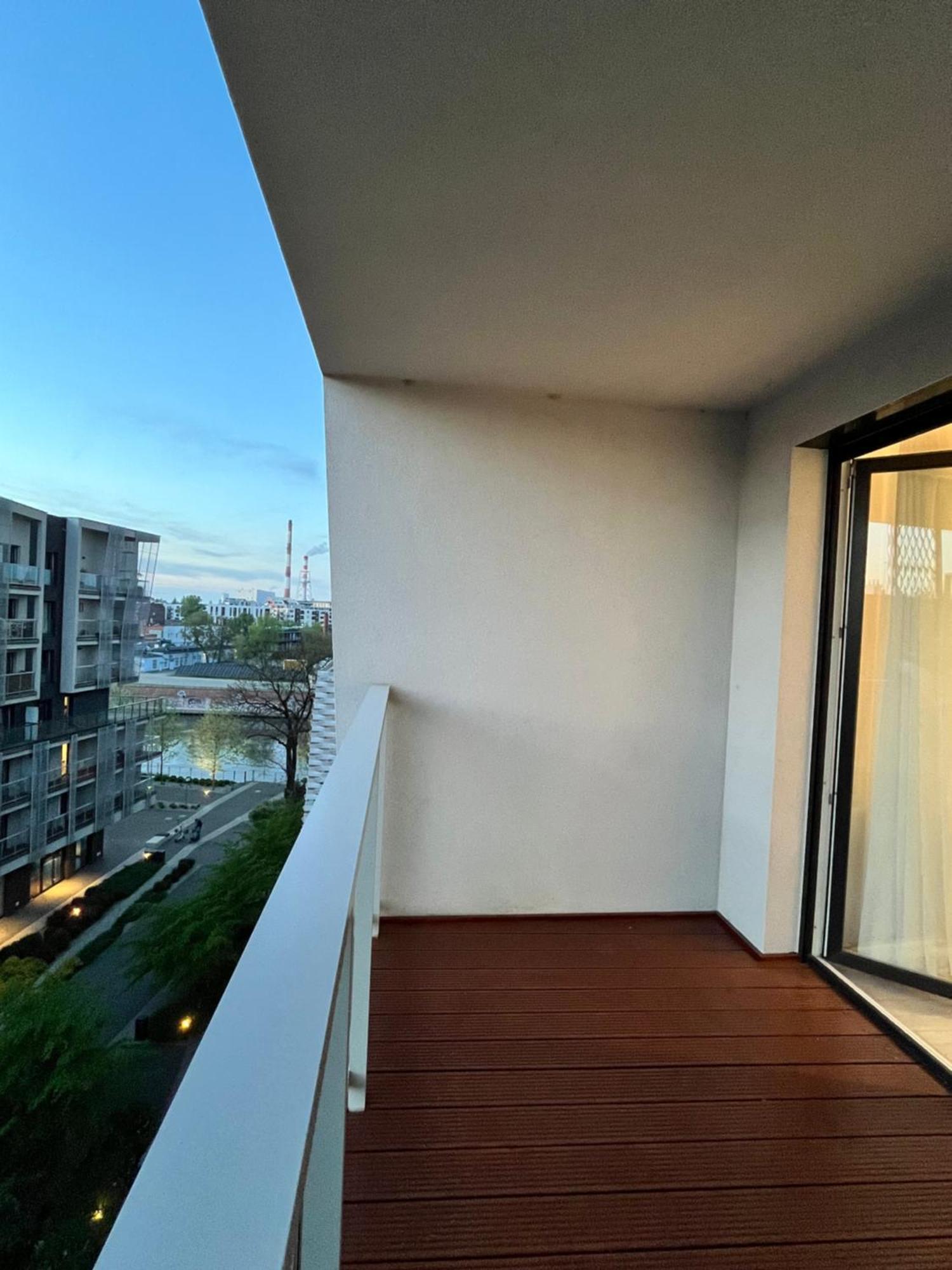 Family House By The River Odra -Panoramic Terrace - 3Room Apartment With 2 Separate Bedrooms And 2 Balconies By Wroapart-Pl- Perfect For Family & Business Stays Wrocław Exteriör bild